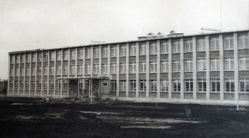 Здание школы в 1969 году